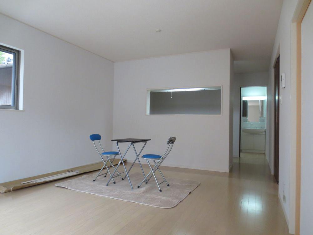 Living.  ■ Do not worry about condensation in the LOW-E pair glass use ■ 