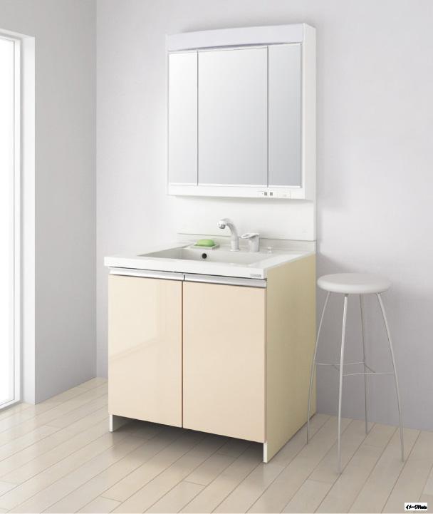 Wash basin, toilet. Powder Room