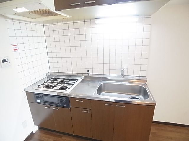 Kitchen. In the system kitchen 3 lot gas stoves with ~ To ☆