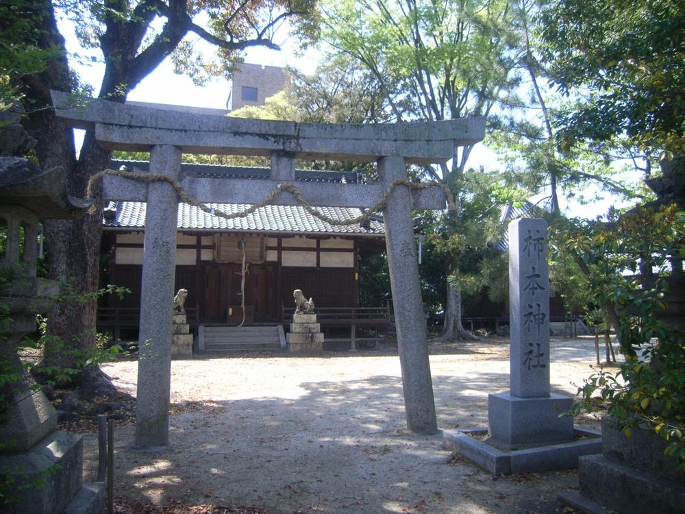Streets around. Is a famous shrine in the 150m Kakinomoto no Hitomaro to Kakimoto shrine