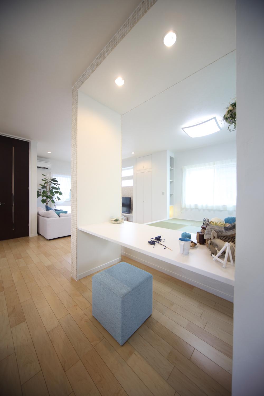 Same specifications photos (Other introspection). Study space the family of smile is born. Homework is here! 