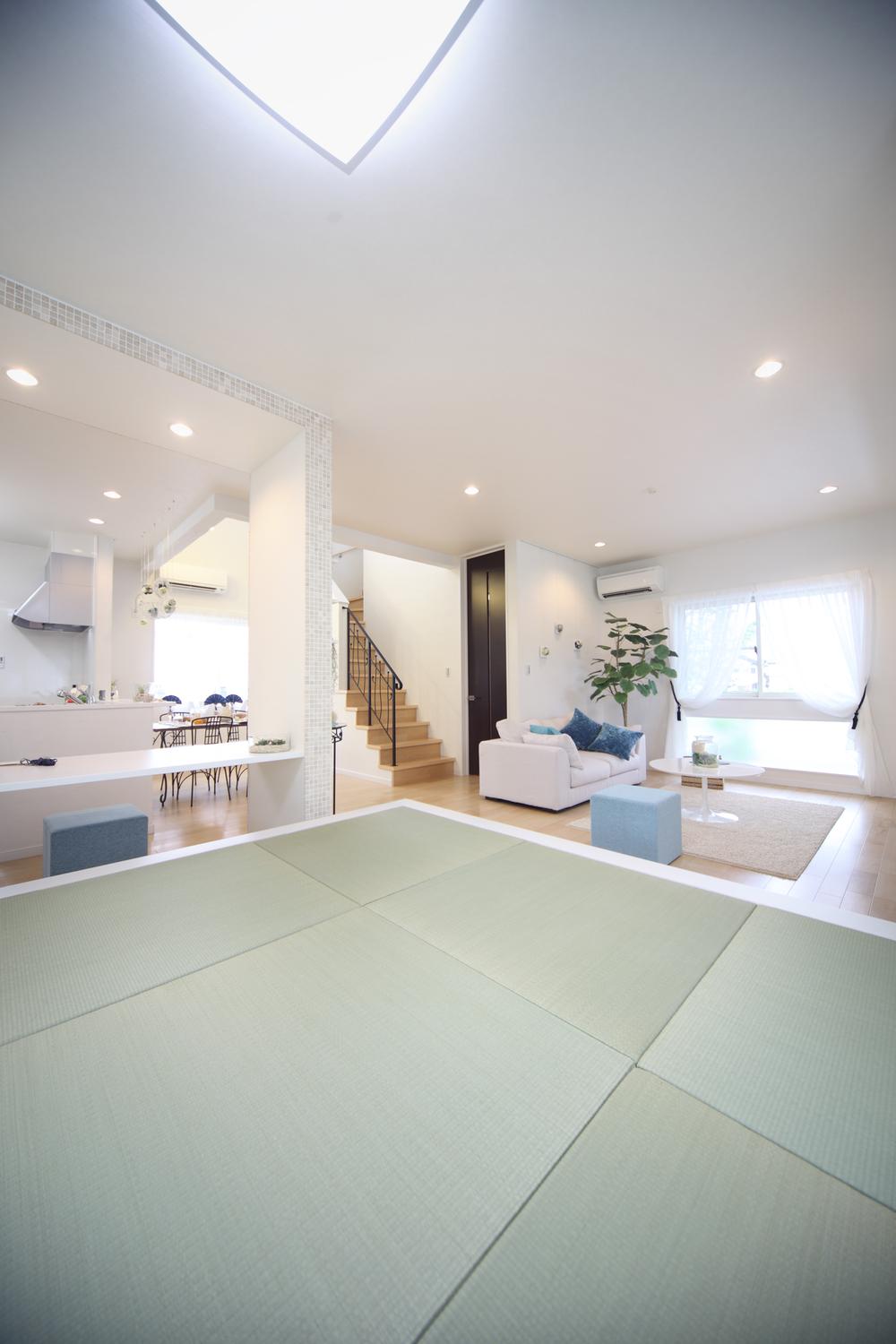 Non-living room. Tatami space with a drawer. 