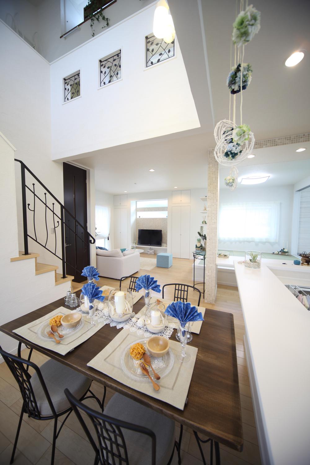 Non-living room. Please come and experience with all means model house. Living space between. 