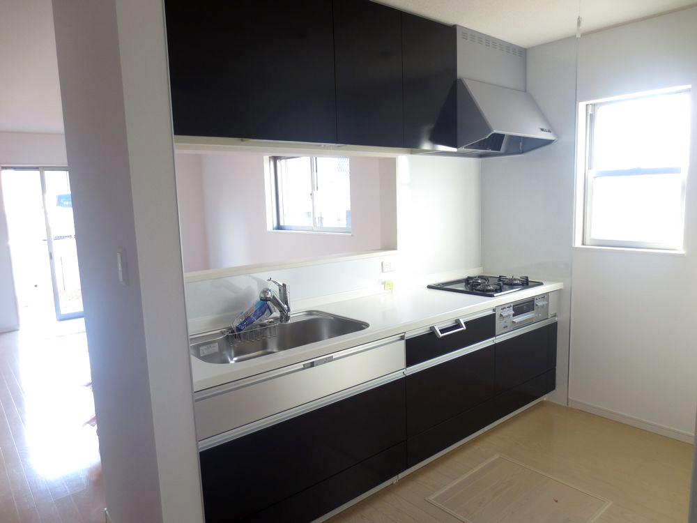 Kitchen.  ■ Quiet sink, System kitchen of artificial marble top plate is equipped with water purification function (No. 1 place kitchen) ■ 