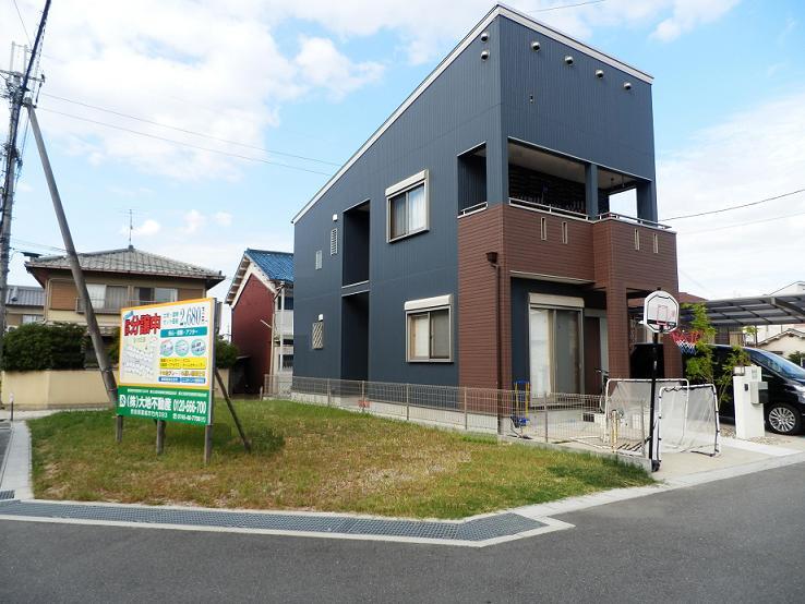 Sale already cityscape photo