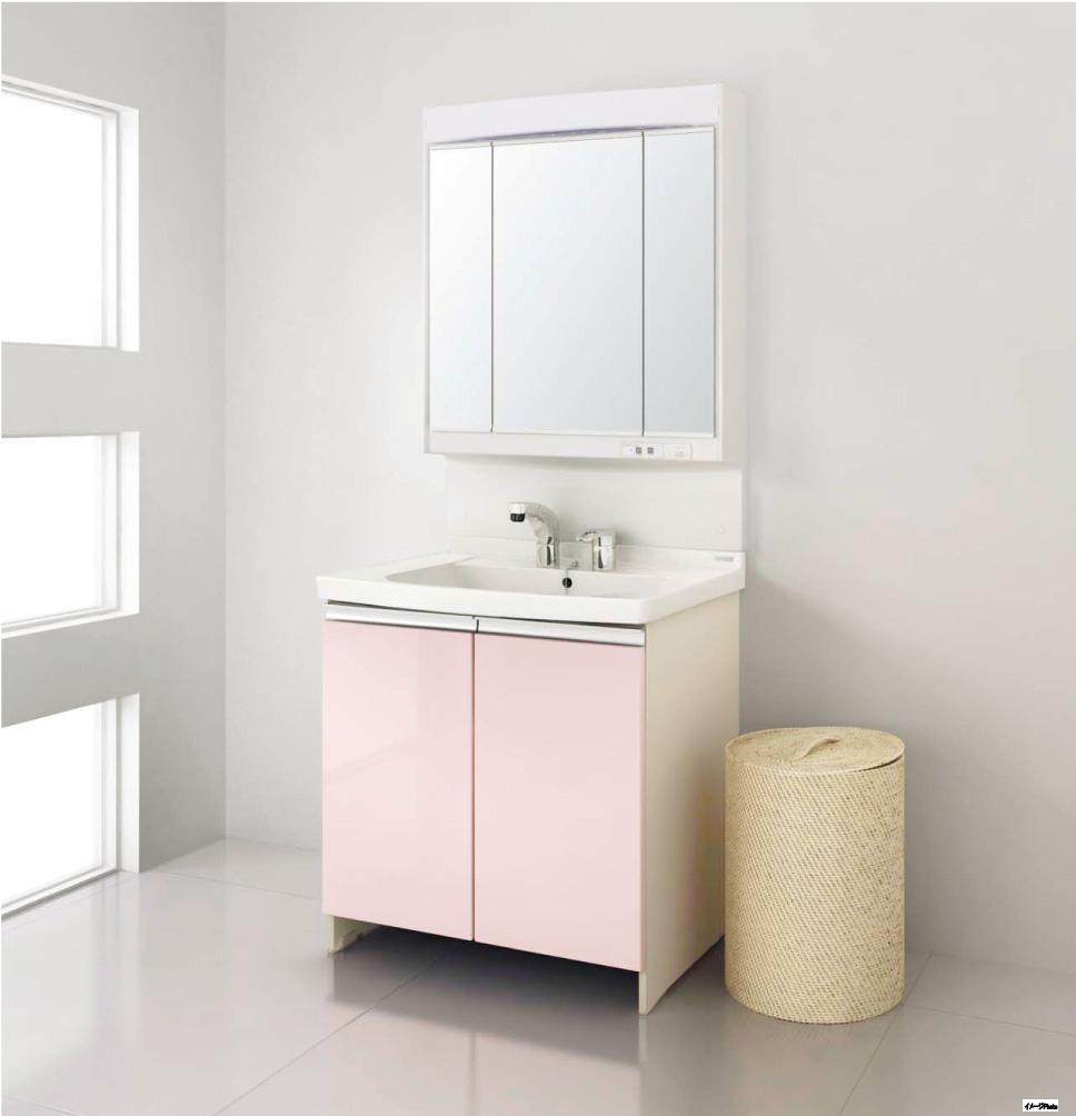 Wash basin, toilet. Powder Room