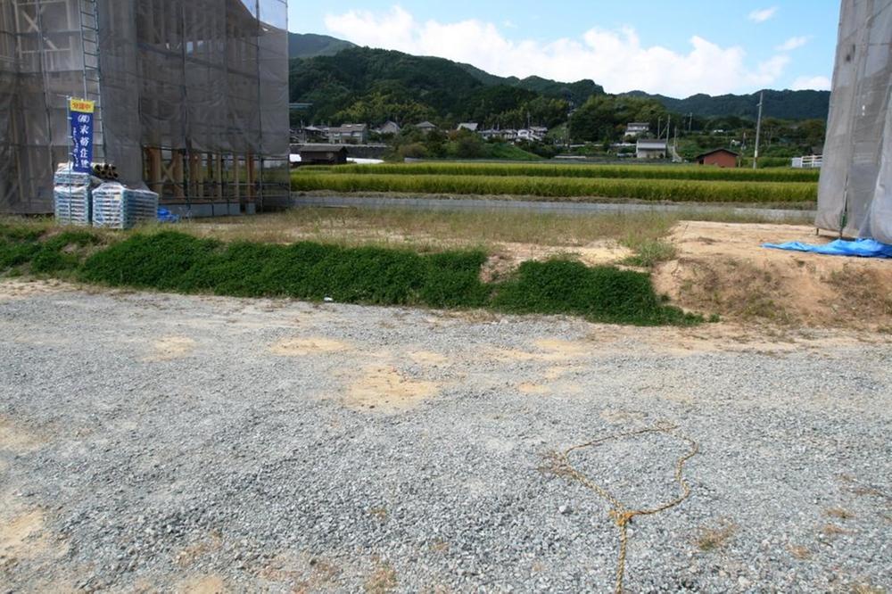 Local photos, including front road. Local (10 May 2013) Shooting