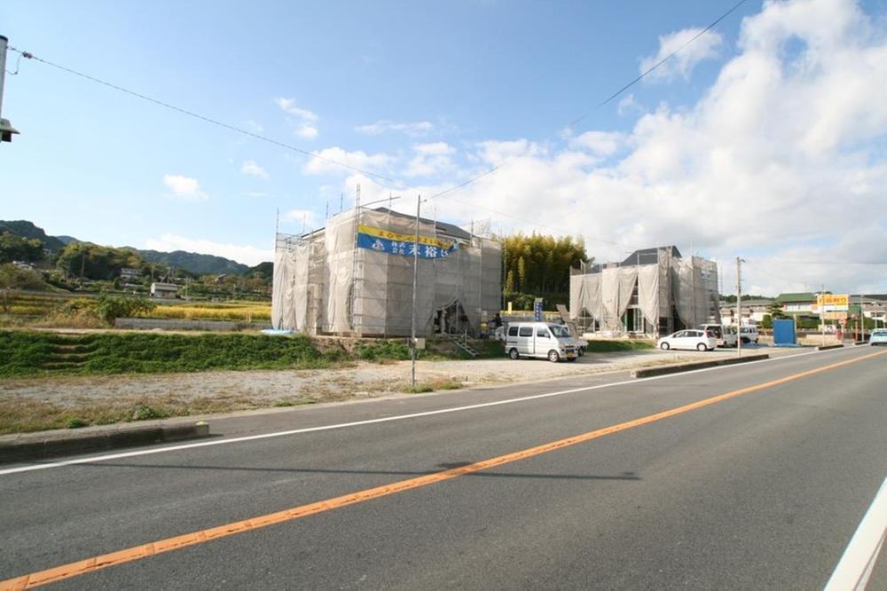 Local photos, including front road. Local (10 May 2013) Shooting