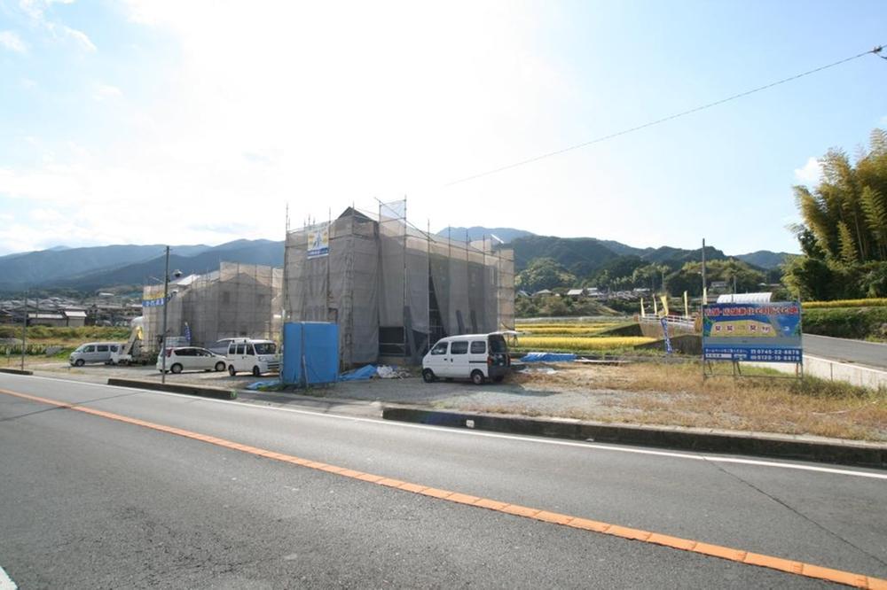 Local photos, including front road. Local (10 May 2013) Shooting