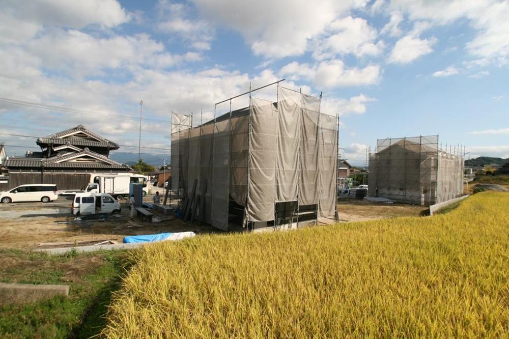 Local photos, including front road. Local (10 May 2013) Shooting