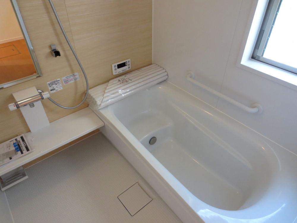 Bathroom. ■ Automatic hot water filling the bathroom 1 pyeong size, Add-fired function, Bathroom is equipped with heating dryer ■