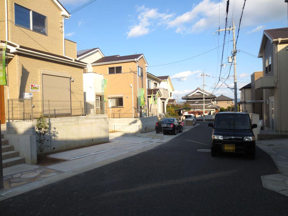Local photos, including front road. ■ There is road width spacious 6m, Parking can also be a breeze! ■