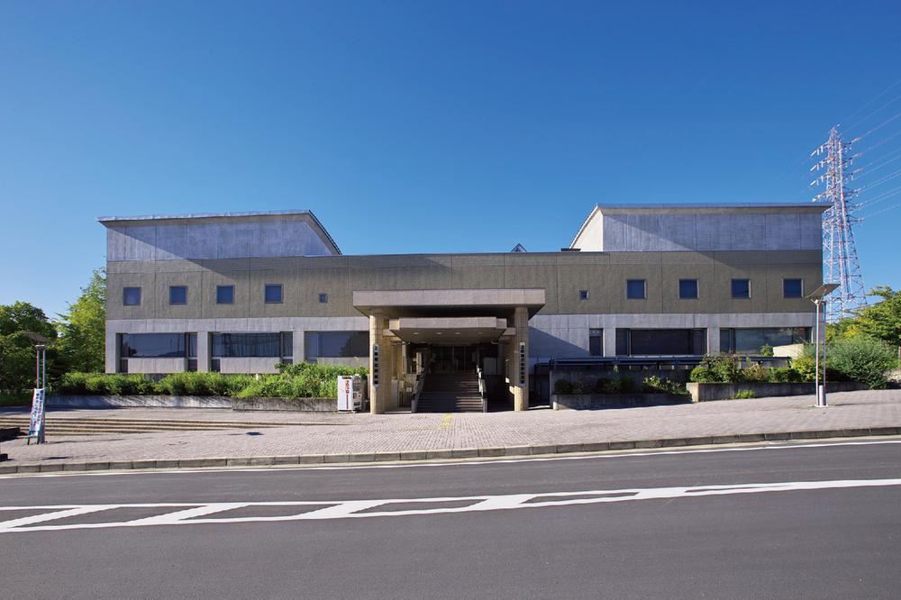 library. Uemaki until the Municipal Library you can book a reservation you want to borrow in the 320m Internet