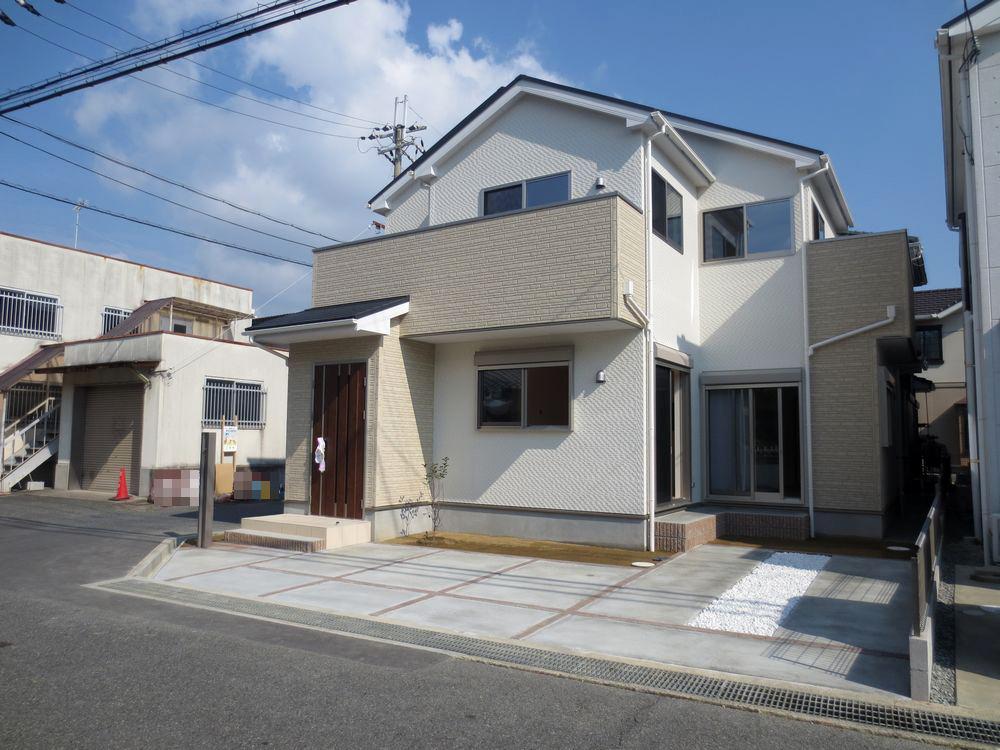 Local appearance photo.  ■ For the northwest corner lot, There is a feeling of freedom ■ 