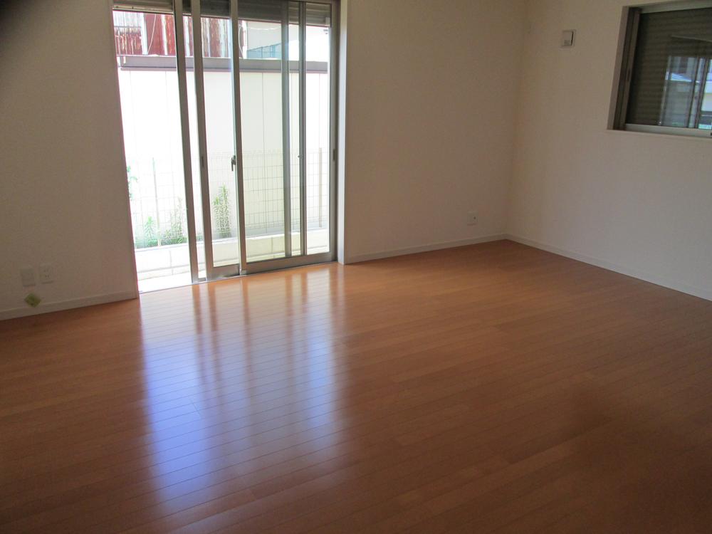 Same specifications photos (living). Bright LDK