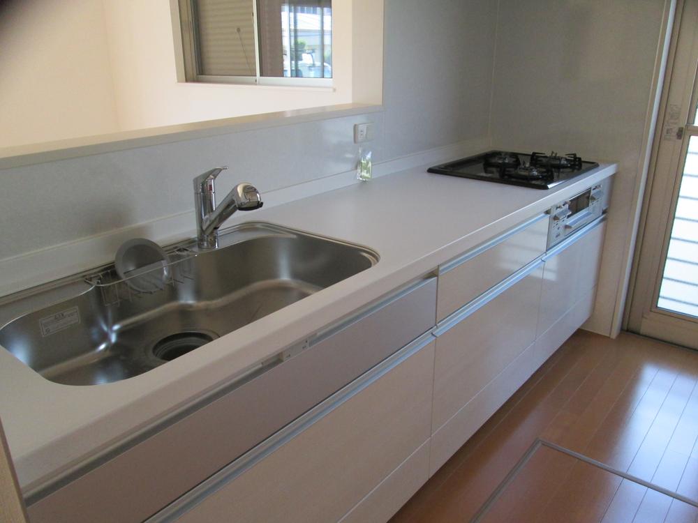 Same specifications photo (kitchen). Face-to-face kitchen where you can enjoy a conversation while cooking