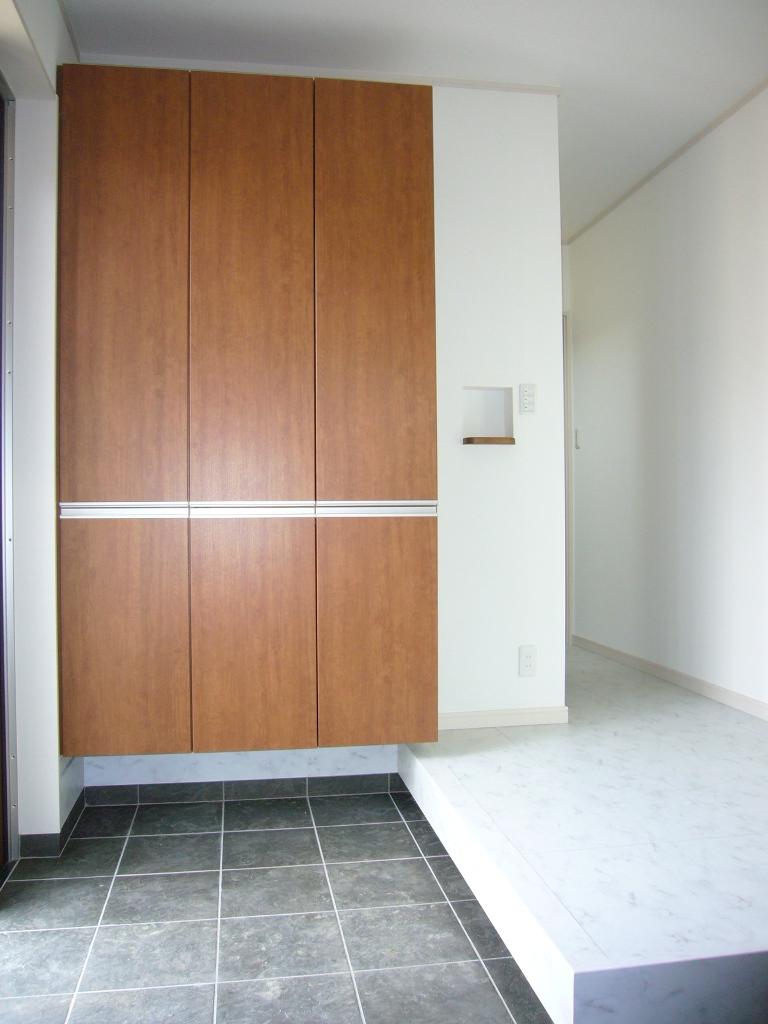 Receipt. Installed a large front door storage