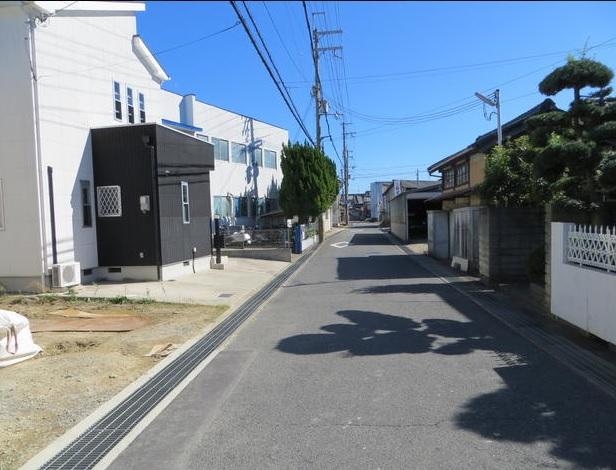 Sale already cityscape photo. But before the road