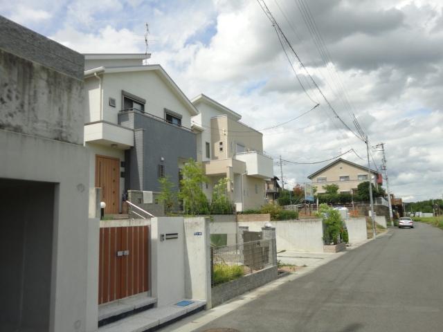 Local photos, including front road. Frontal road East on public roads Road width about 6m