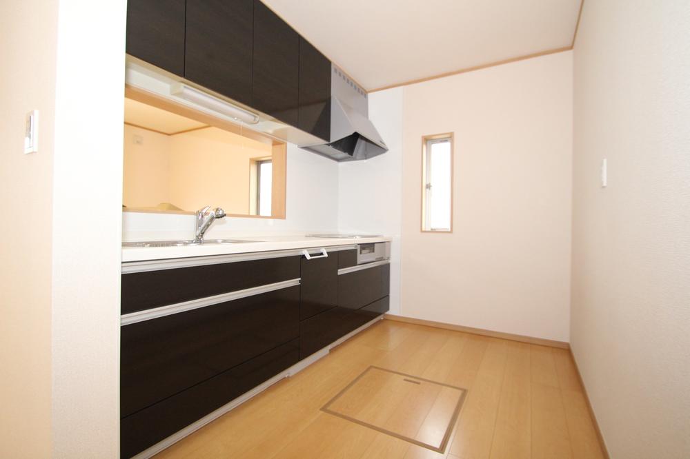 Kitchen. Daytime also safe for children in face-to-face electric