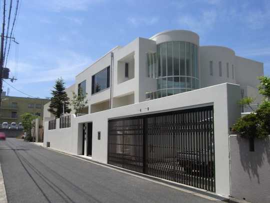 Local appearance photo. Appearance is characterized by blow-by of semicircle.