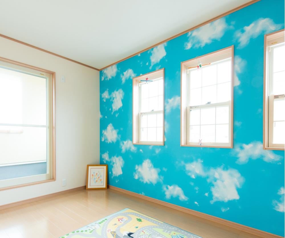 Building plan example (introspection photo). Children's room the window is full, Bright and spacious. 