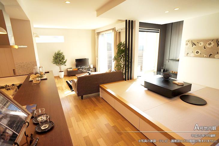 Living.  [A No. land] [A No. land introspection] March 2013 shooting  ※ Furniture in the photos ・ tv set ・ Such as furniture are not included in the price. 