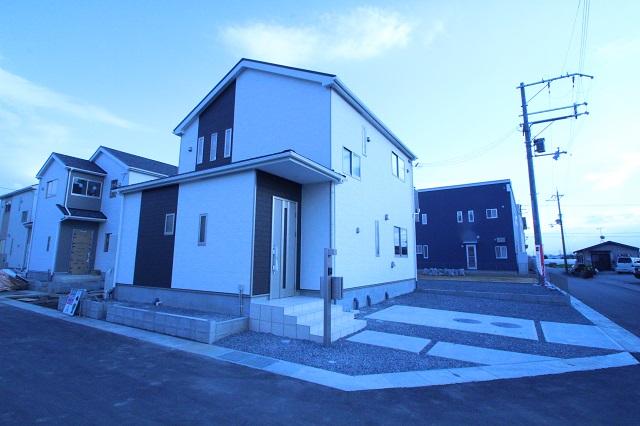 Local photos, including front road. Local (11 May 2013) Shooting