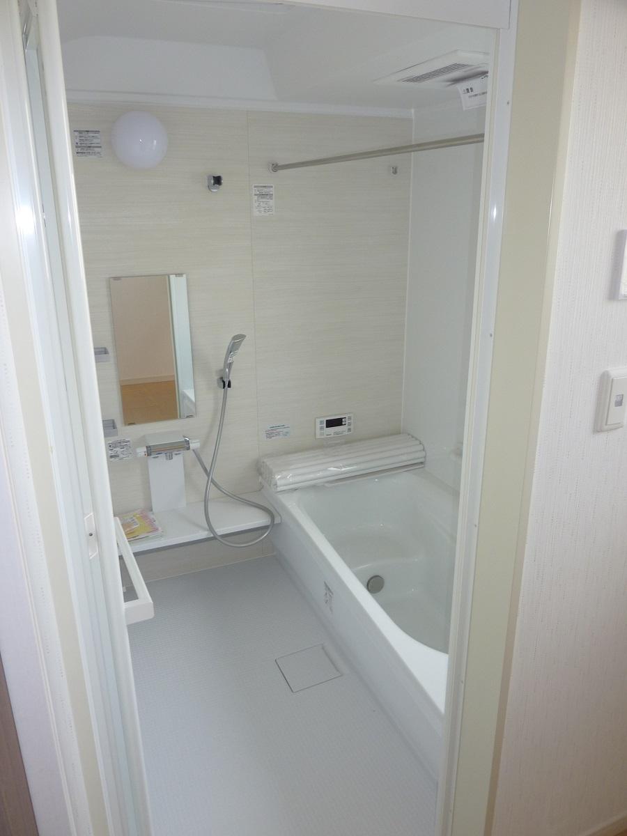 Same specifications photo (bathroom). And winter of washing dated bathroom heating dryer