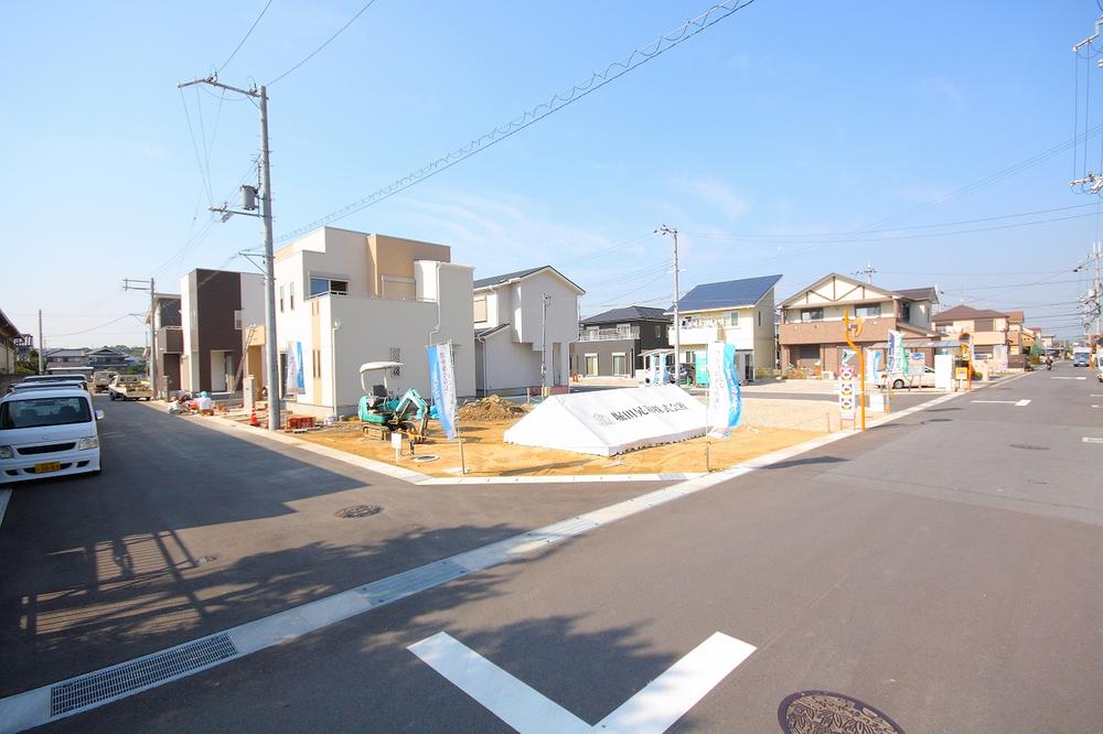 Local photos, including front road. Subdivision (October 2013) Shooting