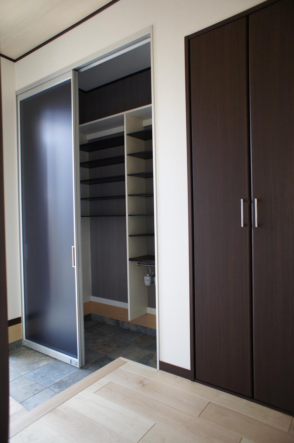 Receipt. In a large entrance cloak, Entrance is Katazuki clean. 