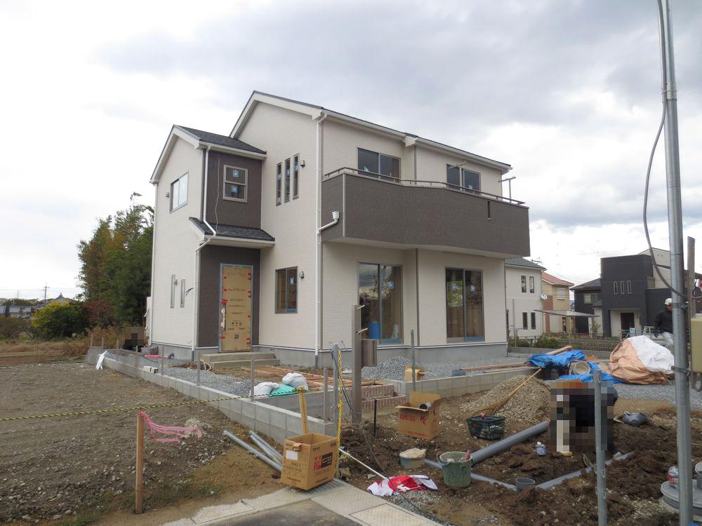 Local appearance photo.  ■ 3 Building appearance ■ 