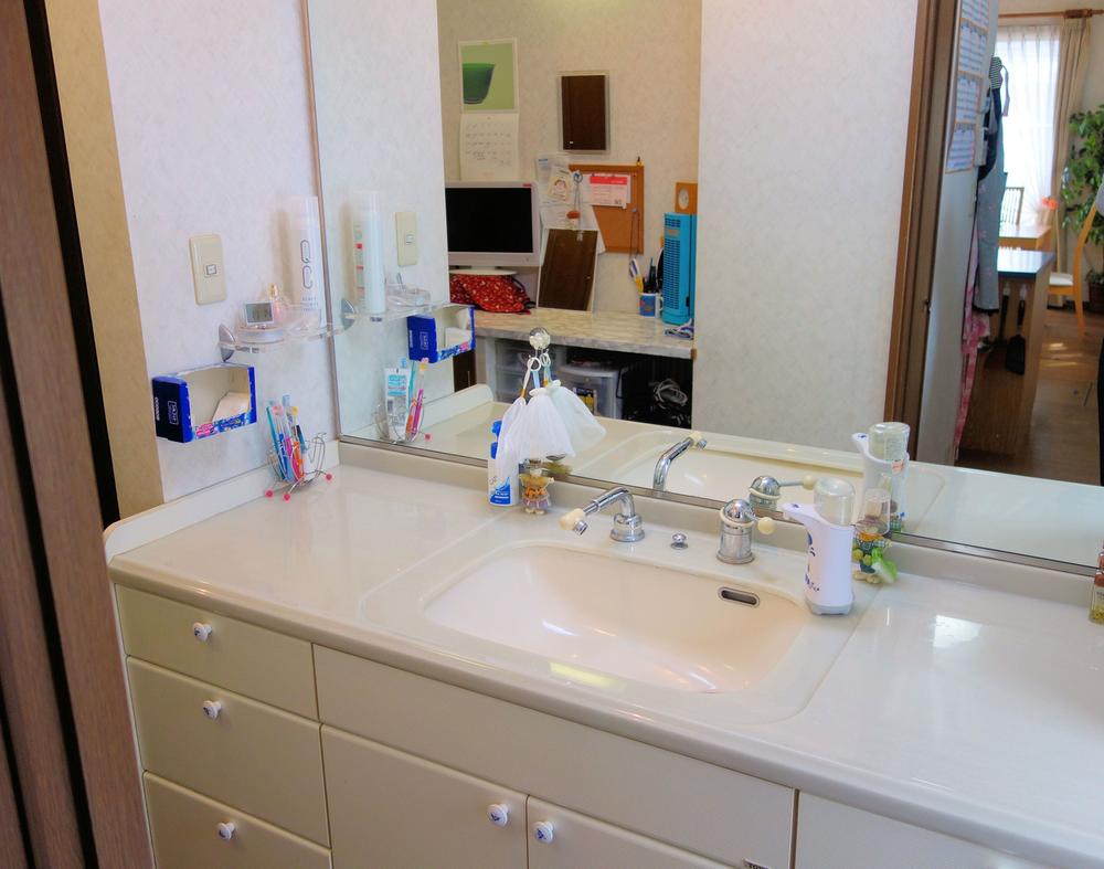 Wash basin, toilet. Indoor (September 2013) Shooting