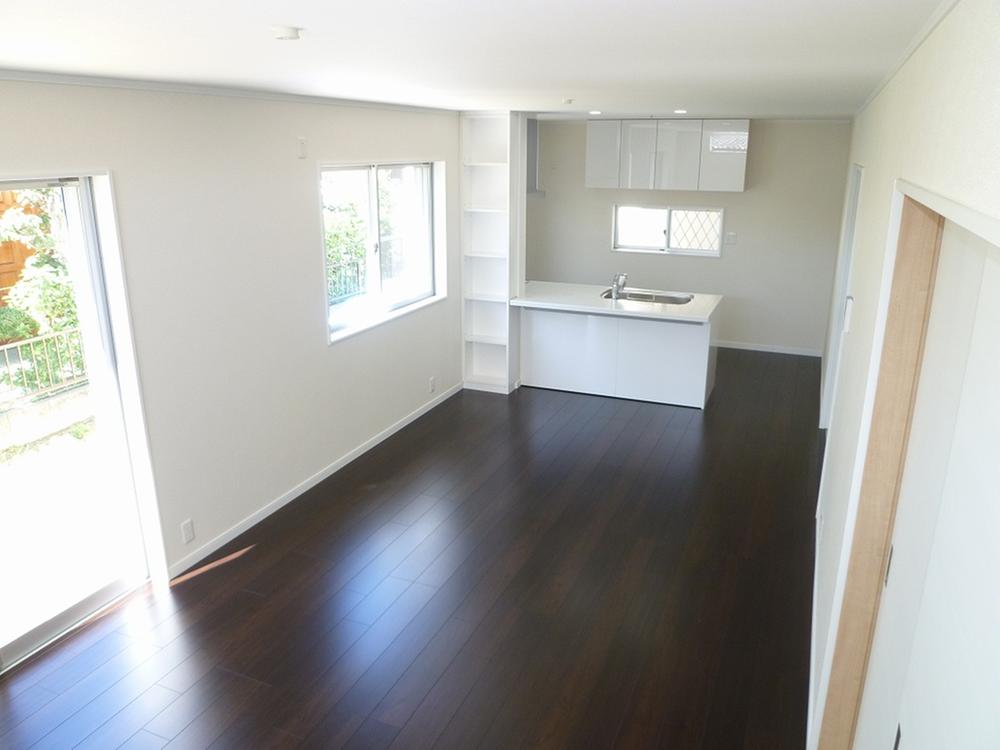 Same specifications photos (living)