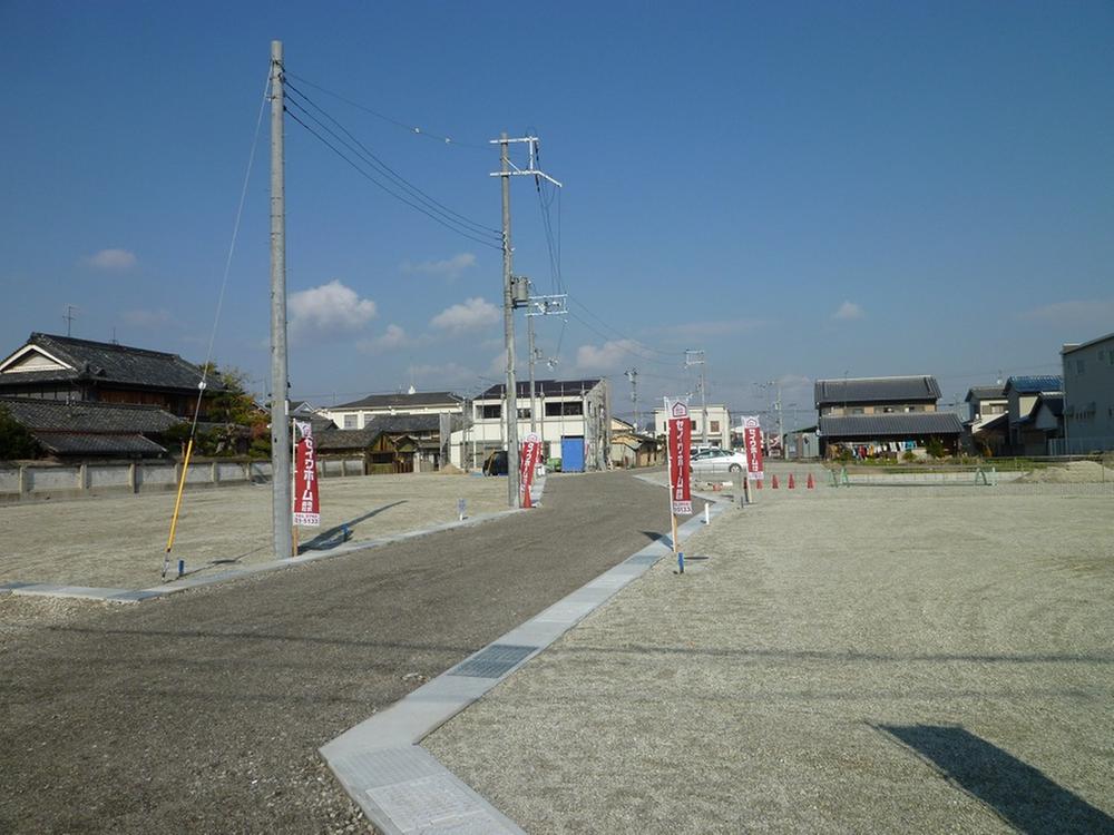 Local photos, including front road. Local (12 May 2013) Shooting