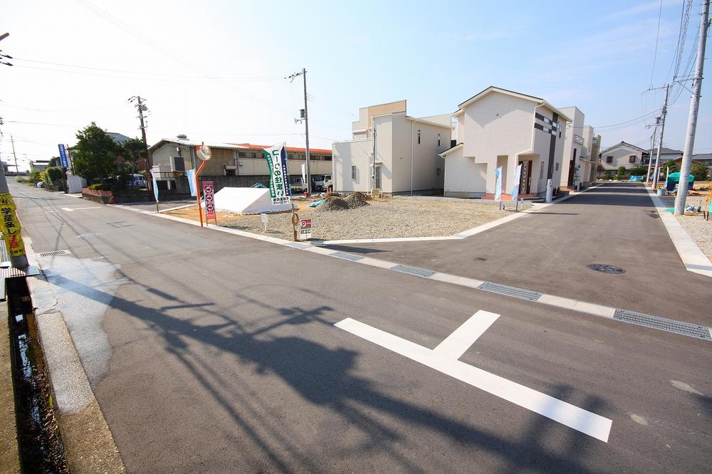 Local photos, including front road. Subdivision (October 2013) Shooting