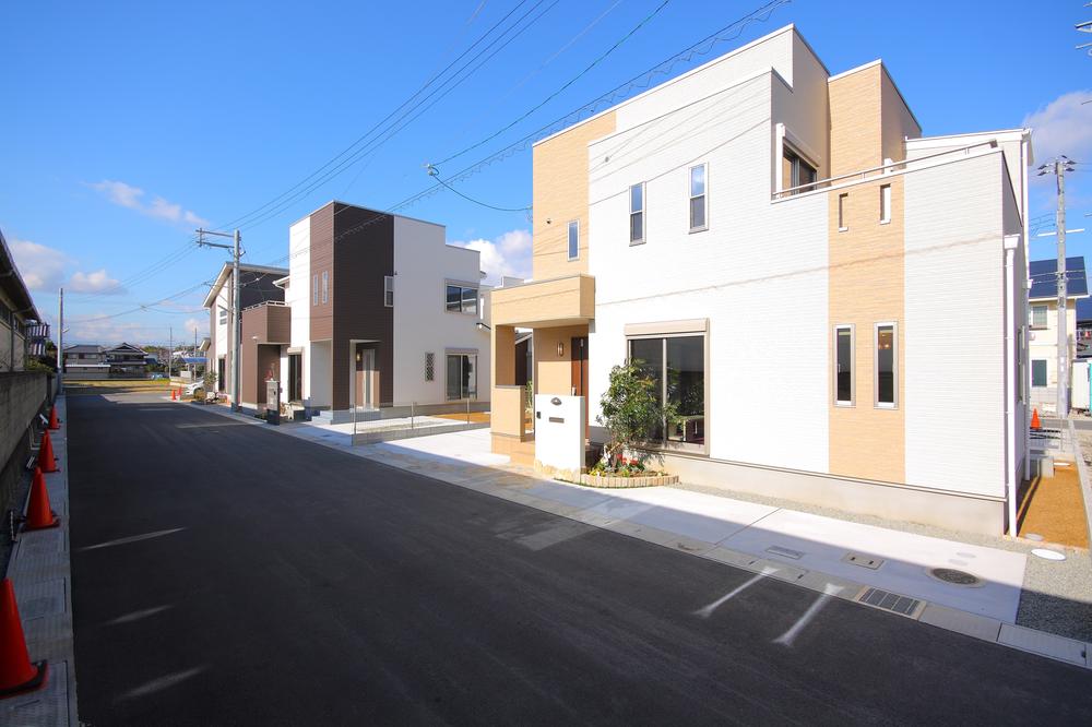 Local photos, including front road. Subdivision (December 2013) Shooting