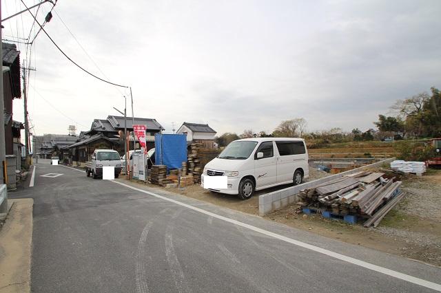 Local photos, including front road. Local (12 May 2013) Shooting
