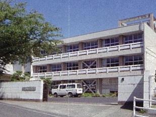 Primary school. Until the Municipal Koryo Nishi Elementary School 500m