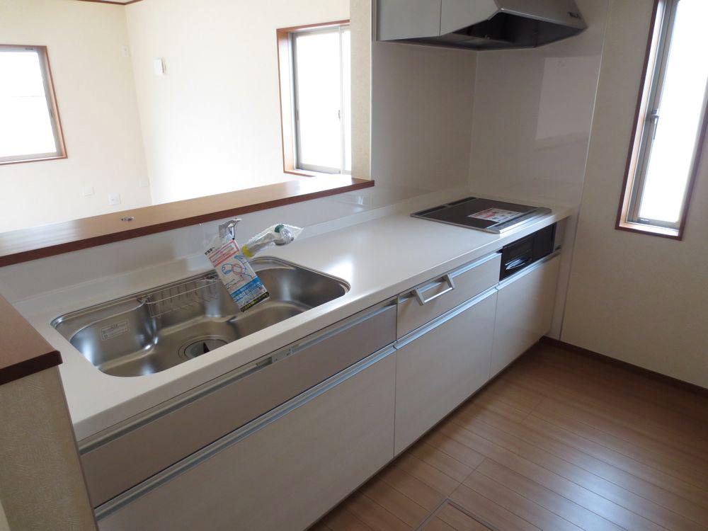 Kitchen. ■ The kitchen is, This is a system kitchen with water purifier (1 Building kitchen) ■