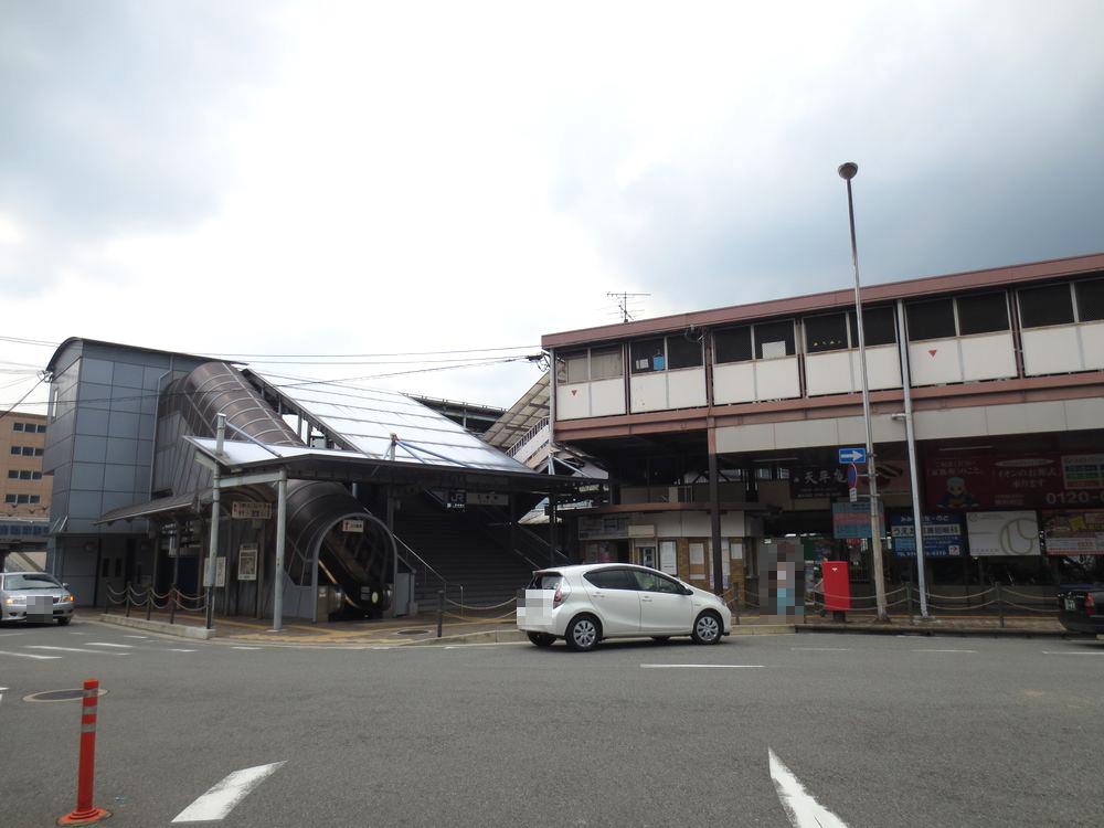 station. 2200m to Oji Station