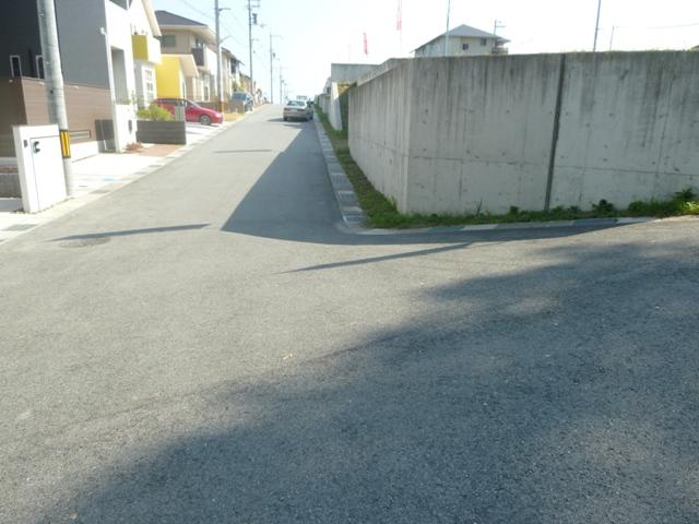 Local photos, including front road. Local shooting