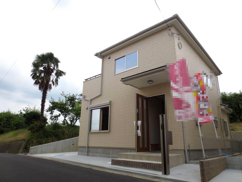 Local appearance photo.  ■ 3 Building appearance ■ 