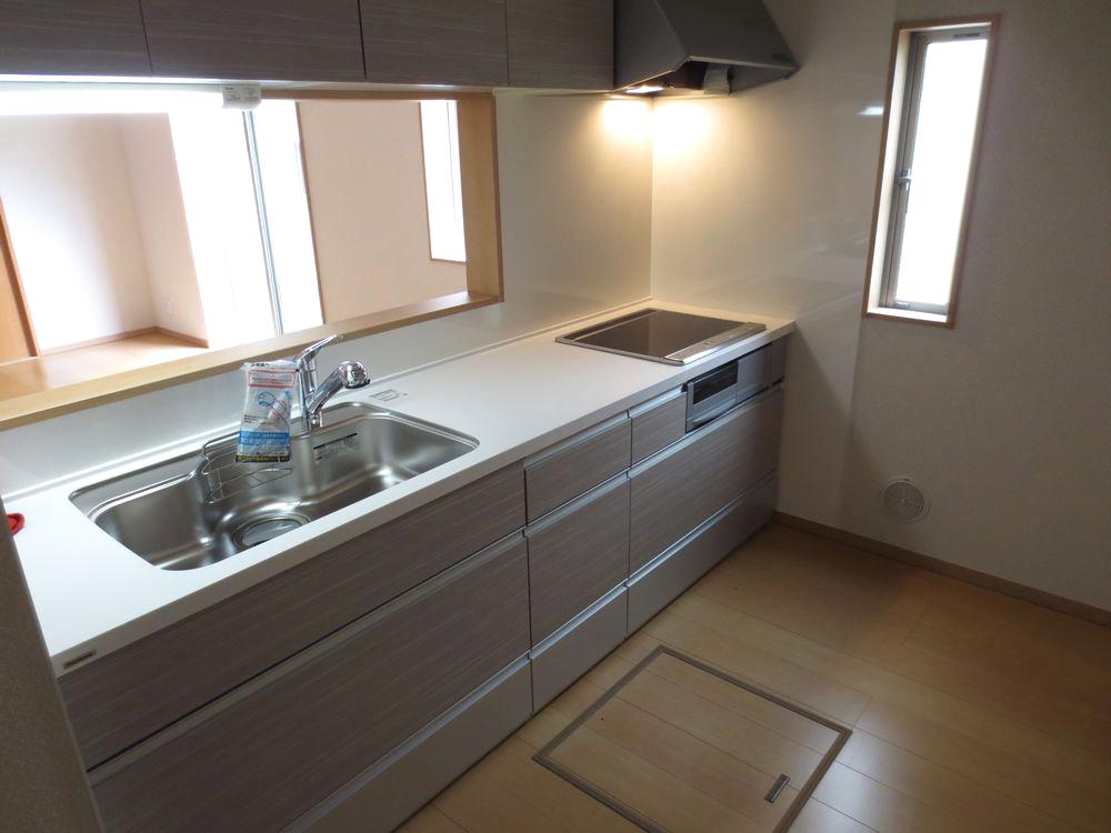 Kitchen.  ■ System kitchen faucet with an integrated water purifier (Building 2 kitchen) ■ 