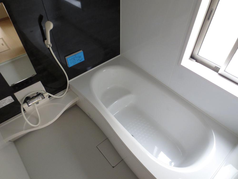 Bathroom.  ■ Spacious 1 pyeong size of the bathroom (automatic water filling, Reheating, With moisturizing function) ・ With bathroom dryer (Building 3 bathroom) ■ 