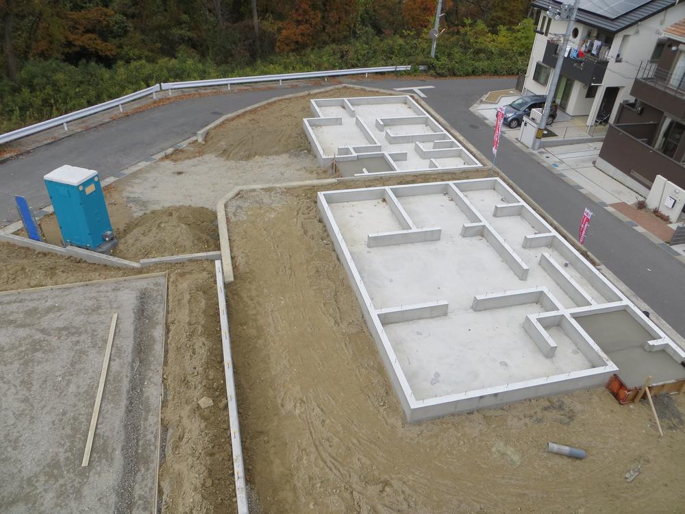 Local appearance photo. Back is No. 1 place ・ The front is No. 2 place