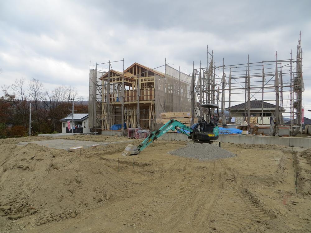 Local appearance photo. Left is No. 3 place ・ Right is No. 4 place