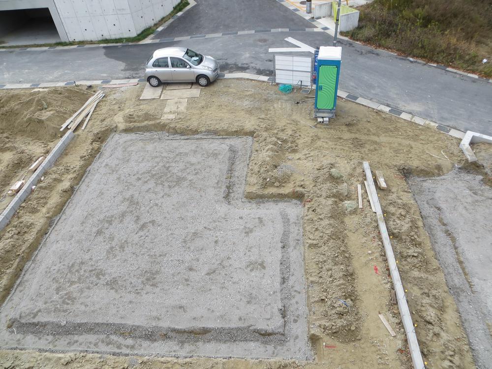 Local photos, including front road. No. 6 areas