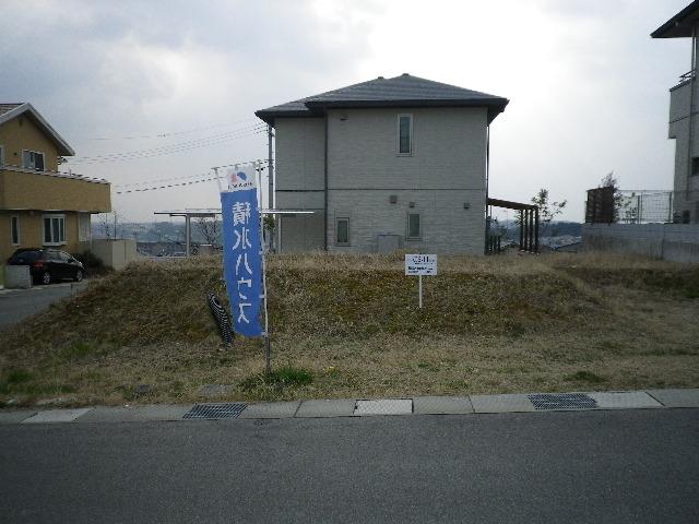 Local photos, including front road. C6-11 No. land site (March 2012) shooting