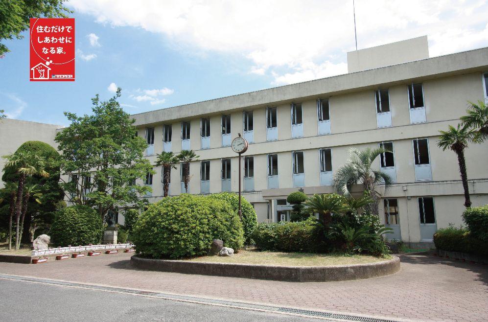 Junior high school. Oji because 1011m Easy walking distance to the junior high school Club the way home also safe